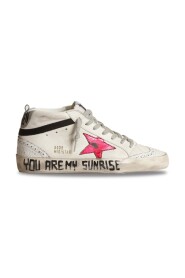 Białe buty sportowe w stylu botek z żywą różową gwiazdą
