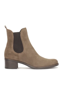 Slip-on boots med en kraftig klack