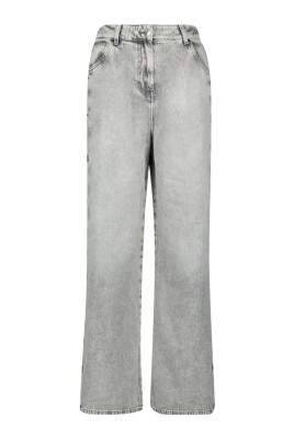 andreea-button-jeans-spring-summer-2025