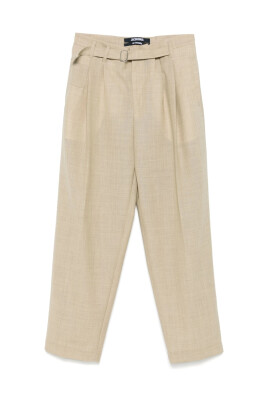 pantalon-beige-a-ceinture