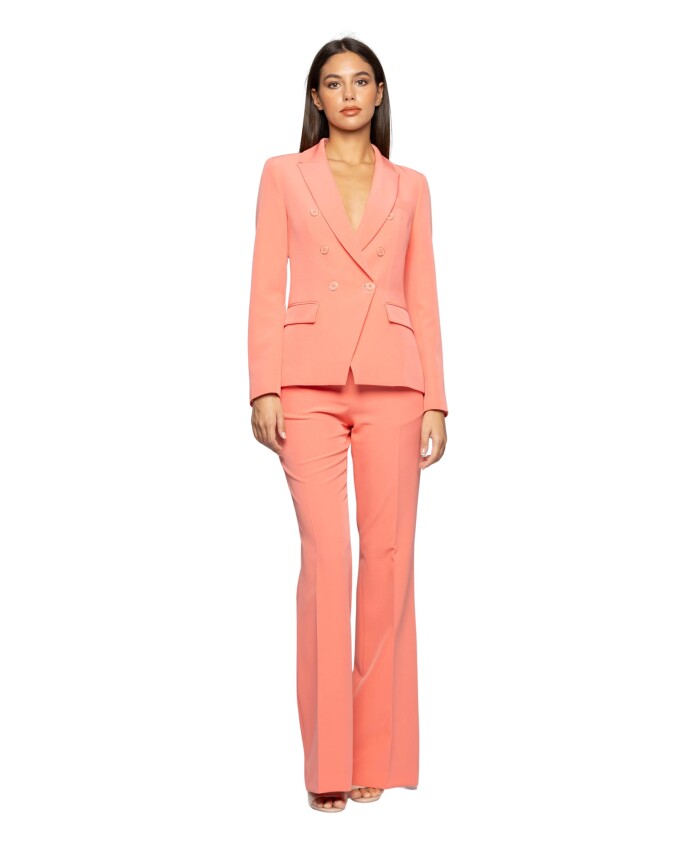 elegante-veste-a-double-boutonnage-avec-revers
