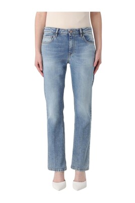 classic-fit-stone-washed-jeans