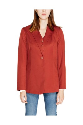 red-singlebreasted-blazer