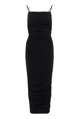 robe-midi-noire-style-elegant