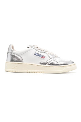 baskets-blanches-en-cuir-bas-femme