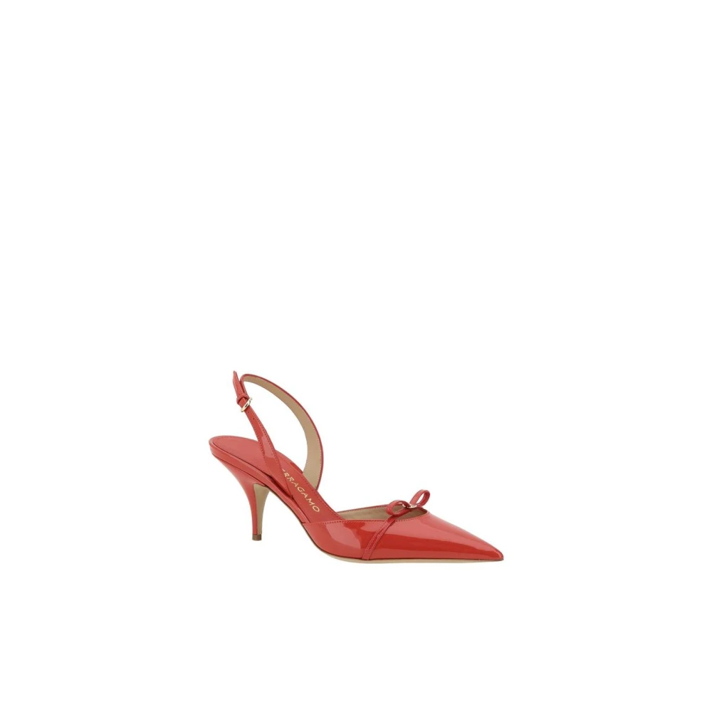 Salvatore Ferragamo Ornament Pumps met Verlengde Neus en Slingback Red Dames