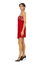 rode-polyester-jurk-met-applicaties
