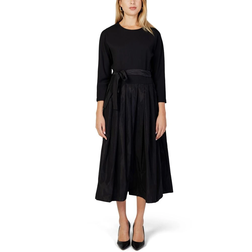 Sandro Ferrone Zwarte Boat Neck Midi Jurk Black Dames