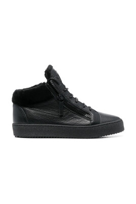 black-elegant-closed-flats-sneakers