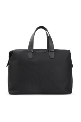 black-shoulder-bag-stylish-and-functional