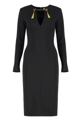 robe-en-crepe-leger-avec-chaine-de-bijoux