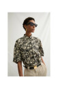 chemise-a-manches-courtes-imprime-tropical
