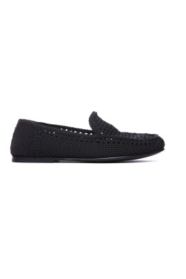 black-flat-shoes