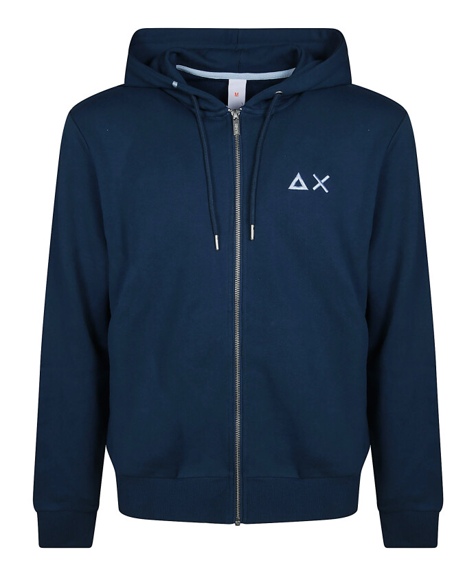 sweat-a-capuche-zippe-pour-un-look-elegant