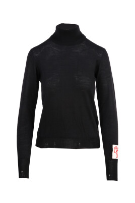 black-turtle-neck-sweater