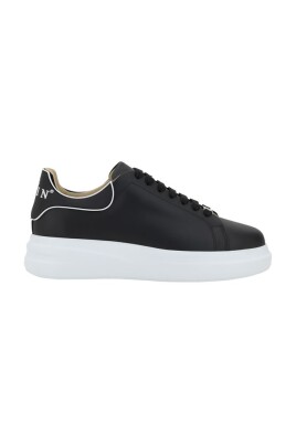 leather-sneakers-with-iconic-design