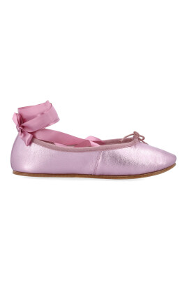 pink-closed-ballet-flats