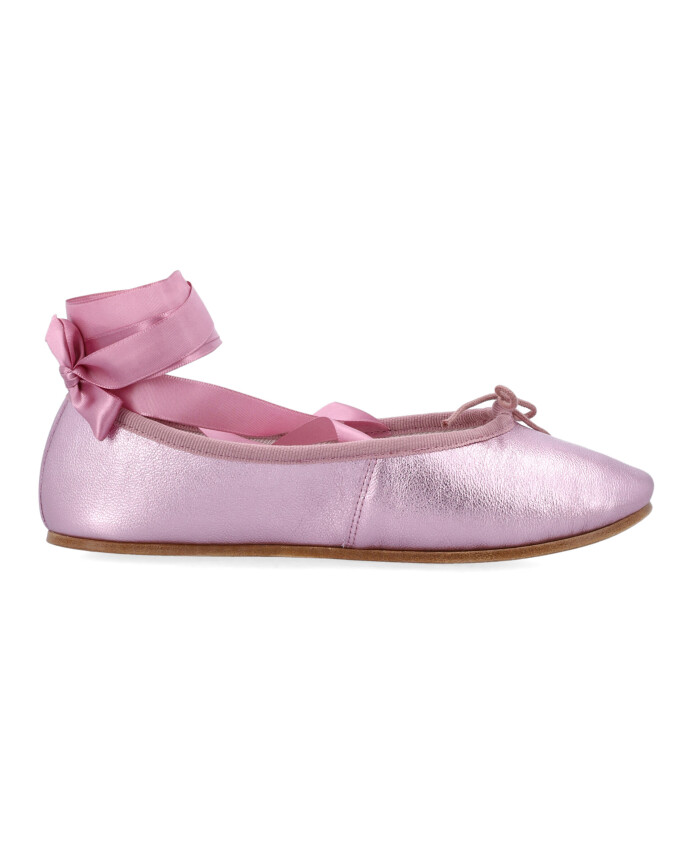pink-closed-ballet-flats