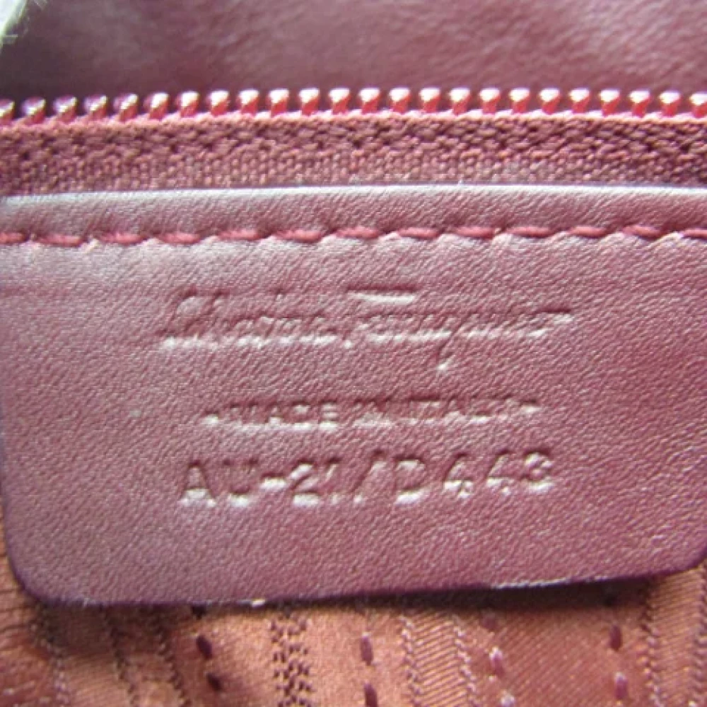 Salvatore Ferragamo Pre-owned Leather shoulder-bags Red Dames