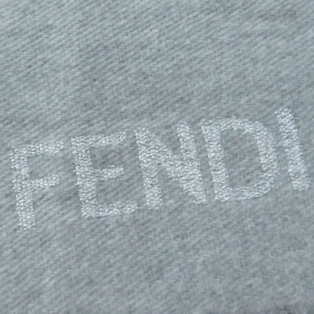 Fendi Vintage Pre-owned Wool scarves Gray Dames