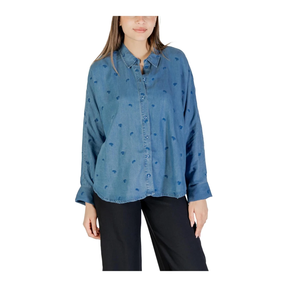 Only Women's Blue Classic Long Sleeve Button-Up Shirt