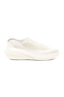 beige-sneakers-flatform-sole-logo-detail