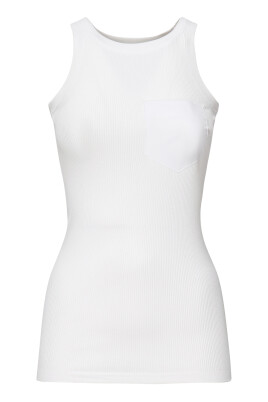 hvid-top-med-poplin-brystlomme