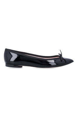 black-pointy-toe-ballet-flats