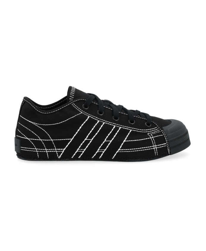 black-low-top-sneakers