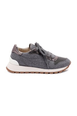 chaussures-plates-grises-avec-lacets