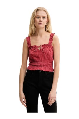 t-shirt-rouge-col-carre