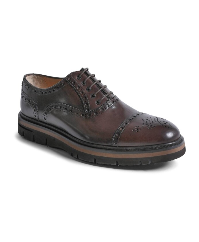 chaussures-brogue-en-cuir-marron-avec-semelle-en-caoutchouc