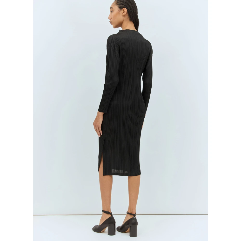Issey Miyake Geplooide hoge hals midi jurk Black Dames