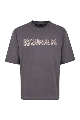 casual-tee-with-unique-style
