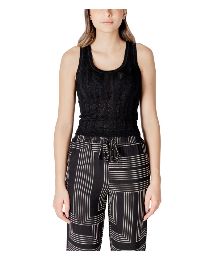black-square-neck-tank-top
