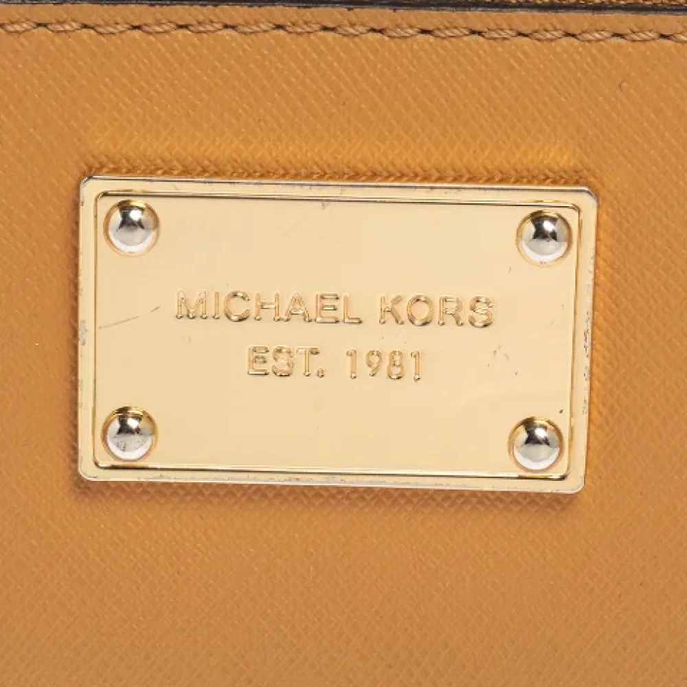 Michael Kors Pre-owned Leather wallets Beige Heren