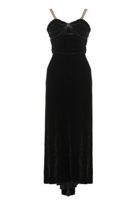 black-velvet-dress-with-sweetheart-neckline