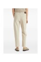 pantalon-beige-a-cinq-poches-classiques