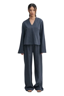 Nina v-ringad blus