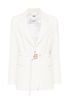 white-buttoned-coat-with-pockets