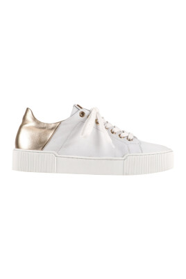 white-sneakers-for-women