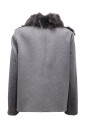 manteau-gris-en-fourrure-avec-applications