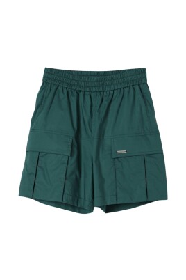green-cargo-shorts-with-multiple-pockets