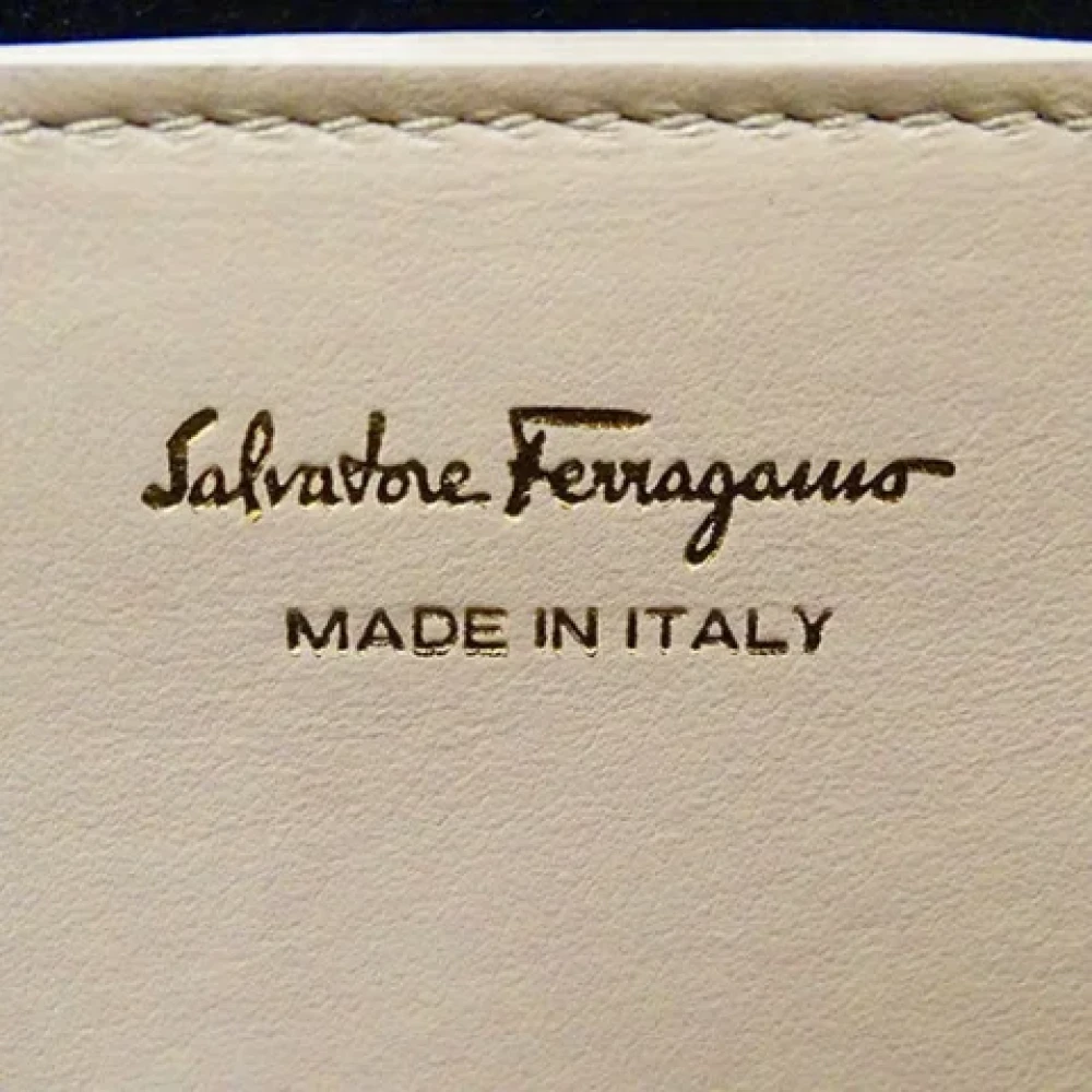 Salvatore Ferragamo Pre-owned Leather handbags Beige Dames
