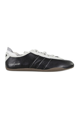 black-leather-sneaker-with-stripe-detail