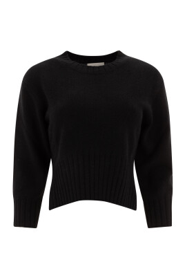 black-cashmere-knitwear-elegant-stylish-layering
