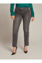 hand-embroidered-jeans
