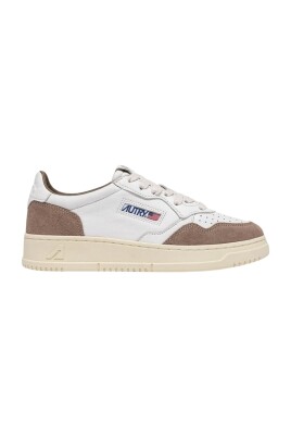 baskets-en-cuir-blanc-et-daim-tabac