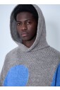 pull-a-capuche-en-tricot-tourbillonnant