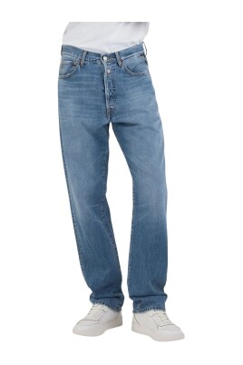 straight-cut-denim-jeans